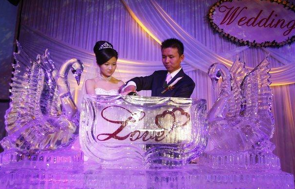 上海注酒冰雕公司